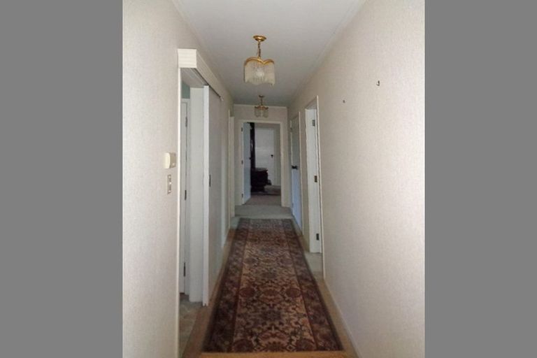 Photo of property in 2/125 Glenmore Road, Sunnyhills, Auckland, 2010