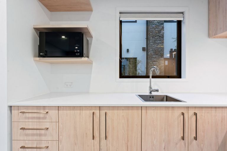 Photo of property in 16/10 Fathom Place, Te Atatu Peninsula, Auckland, 0610