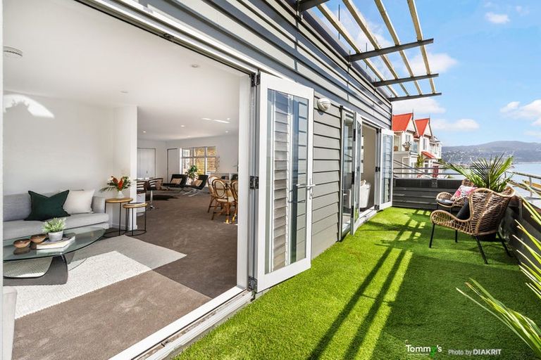Photo of property in 3/14 Oriental Terrace, Oriental Bay, Wellington, 6011