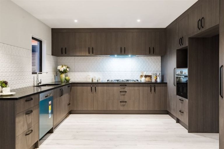 Photo of property in 48 Bordeaux Parade, Te Atatu South, Auckland, 0610