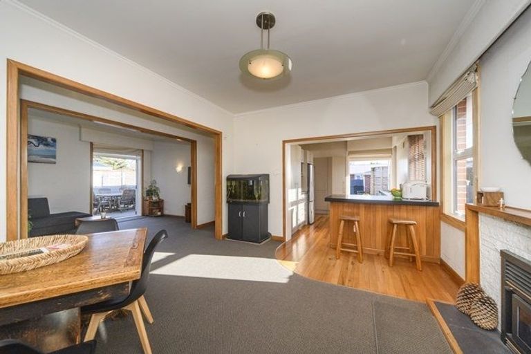 Photo of property in 6 Innes Place, Roslyn, Palmerston North, 4414