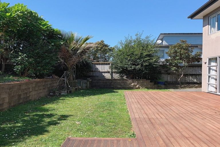 Photo of property in 17 Harrowglen Drive, Northcross, Auckland, 0632