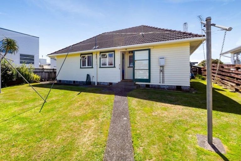 Photo of property in 9a Chilman Street, Strandon, New Plymouth, 4312