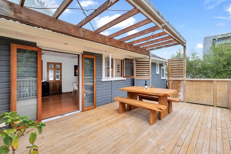 Photo of property in 21 Birdwood Road, Swanson, Auckland, 0612