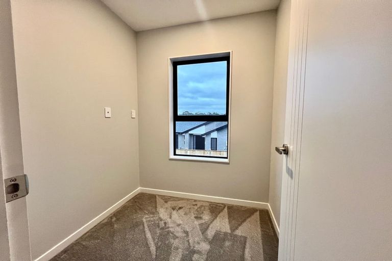 Photo of property in 16 Kiokio Place, Swanson, 0614