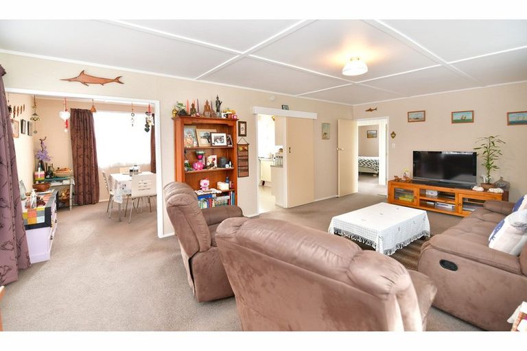 Photo of property in 31 Hillcrest Road, Hatfields Beach, Orewa, 0931