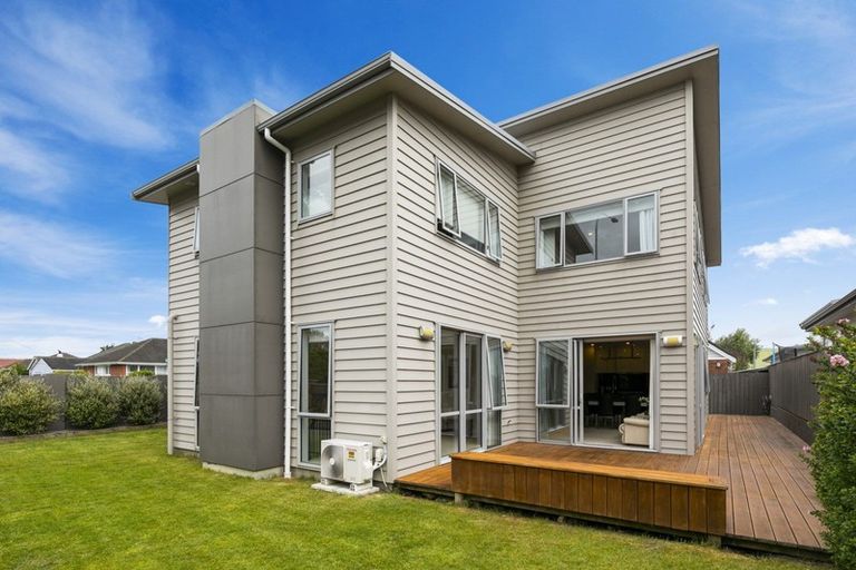 Photo of property in 60 Whites Line West, Woburn, Lower Hutt, 5010