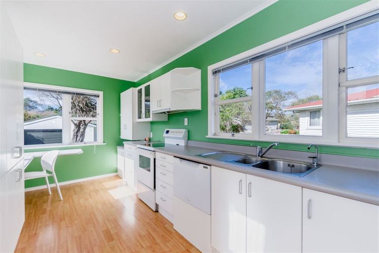 Photo of property in 151 Te Moana Road, Waikanae, 5036