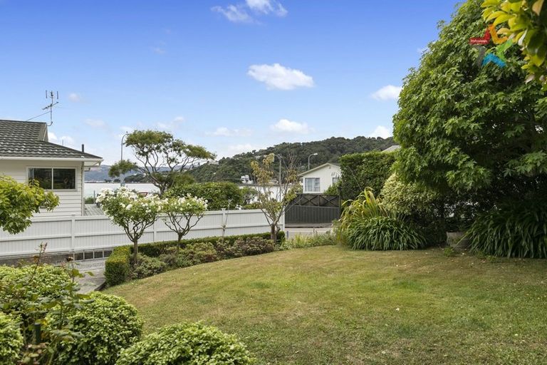 Photo of property in 4a Taumaru Avenue, Lowry Bay, Lower Hutt, 5013