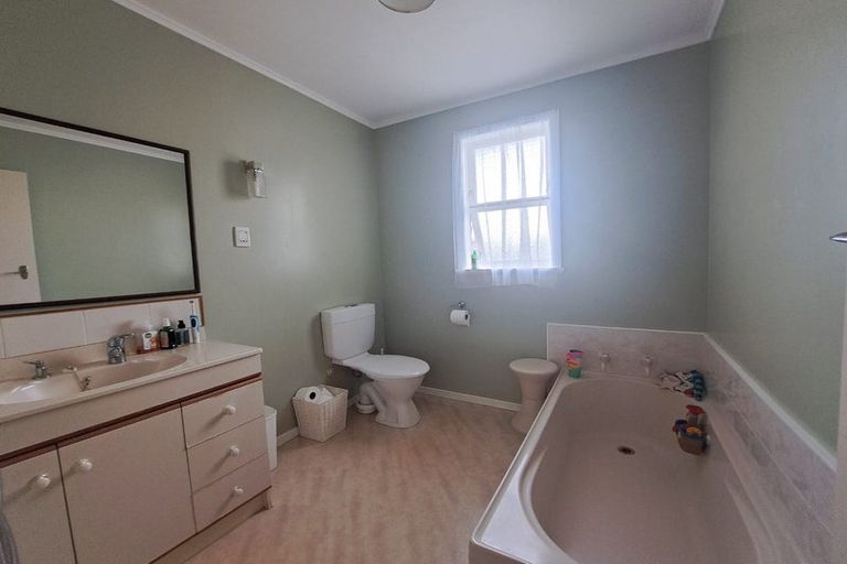 Photo of property in 2 Heretaunga Street, Petone, Lower Hutt, 5012