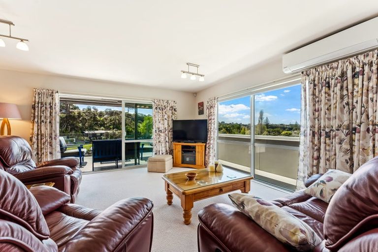 Photo of property in 17 Hawaiian Parade, Arkles Bay, Whangaparaoa, 0932