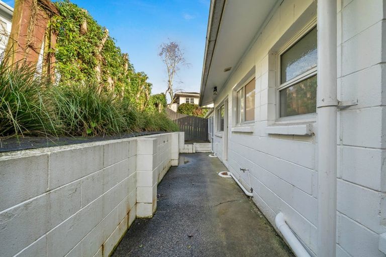 Photo of property in 1/17 Emirau Place, Glenfield, Auckland, 0629