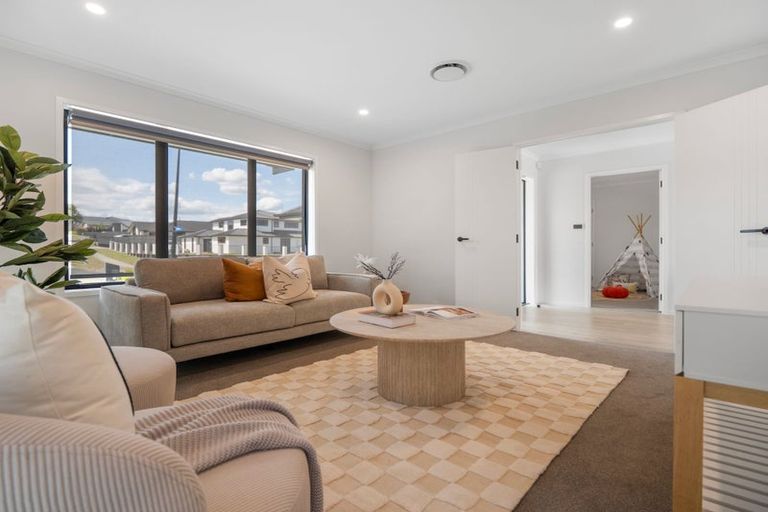 Photo of property in 32 Waireka Road, Rototuna North, Hamilton, 3210