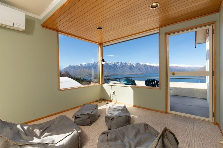 Photo of property in 141 Wynyard Crescent, Fernhill, Queenstown, 9300