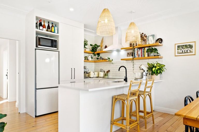 Photo of property in 28 Rewarewa Road, Te Atatu Peninsula, Auckland, 0610