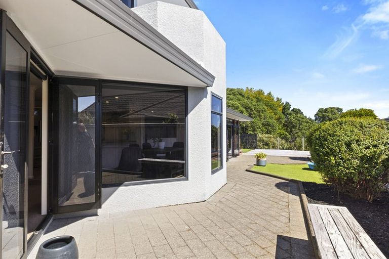 Photo of property in 16 Karina Road, Merrilands, New Plymouth, 4312