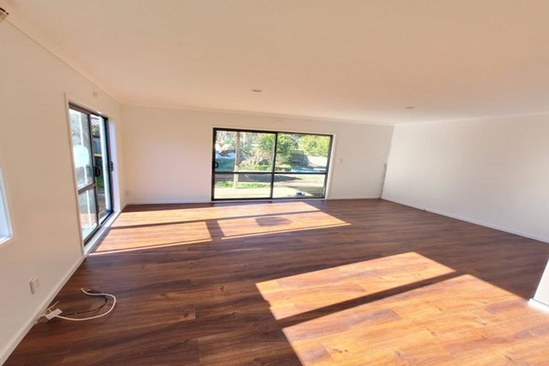 Photo of property in 81 Oreil Avenue, West Harbour, Auckland, 0618