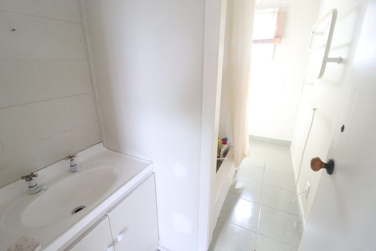 Photo of property in 142 Mokoia Road, Chatswood, Auckland, 0626