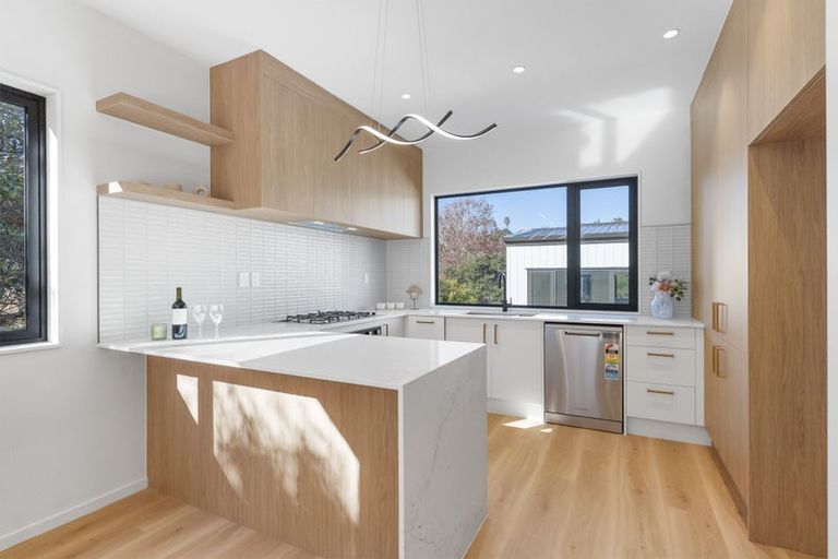 Photo of property in 6/30 Kiteroa Terrace, Rothesay Bay, Auckland, 0630