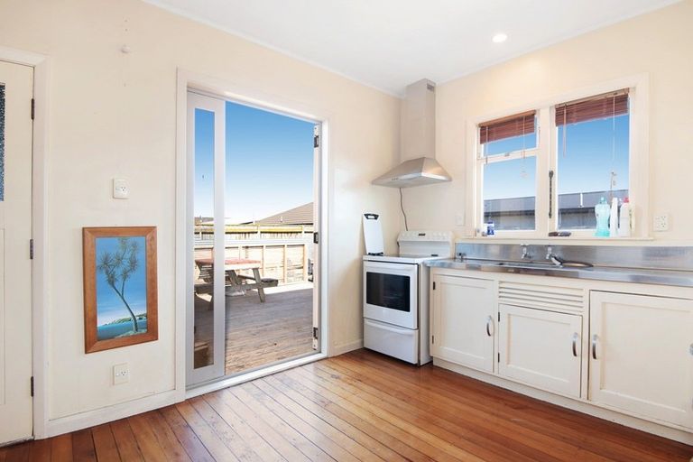 Photo of property in 135 Roberts Line, Kelvin Grove, Palmerston North, 4414