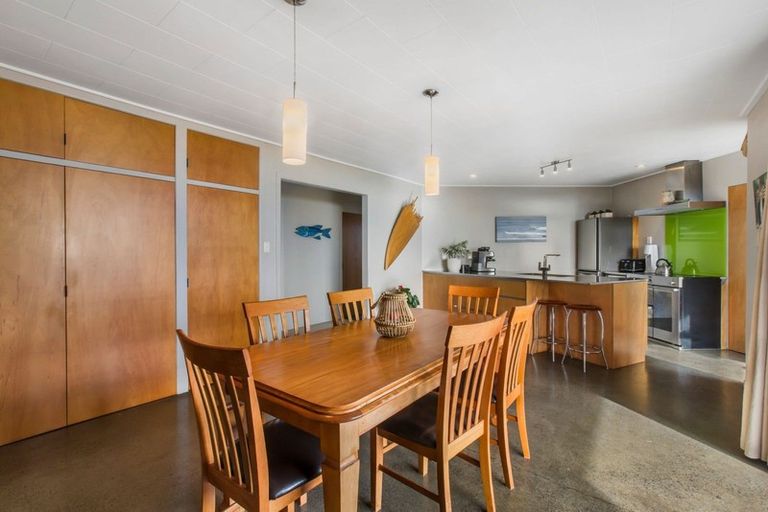 Photo of property in 94 Messenger Terrace, Oakura, 4314