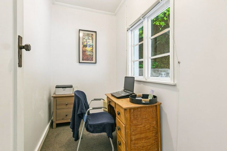 Photo of property in 79 Garden Road, Northland, Wellington, 6012