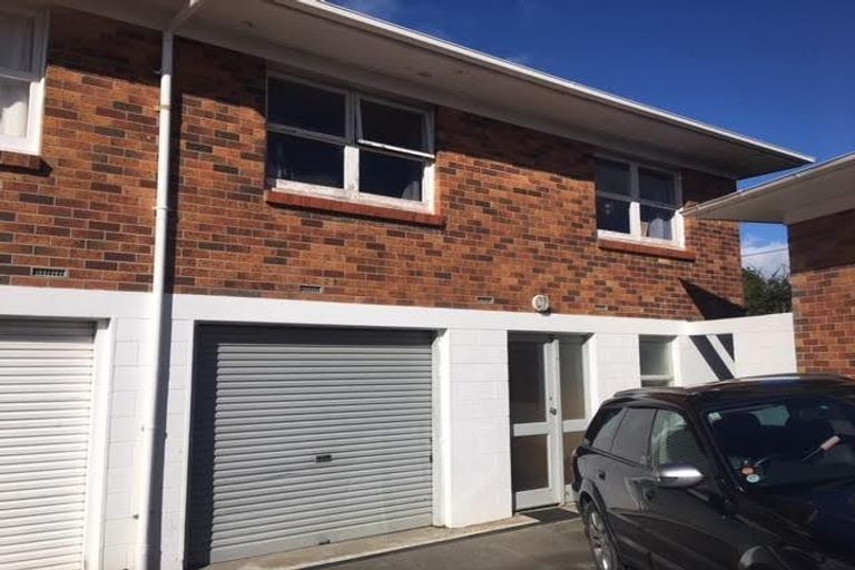 Photo of property in 4/162 Onewa Road, Northcote, Auckland, 0627