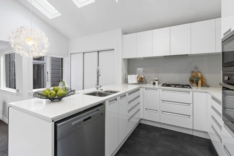 Photo of property in 26 Hawker Street, Mount Victoria, Wellington, 6011