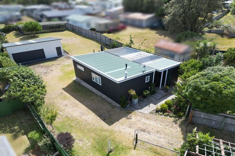 Photo of property in 3 Kent Terrace, Foxton Beach, Foxton, 4815