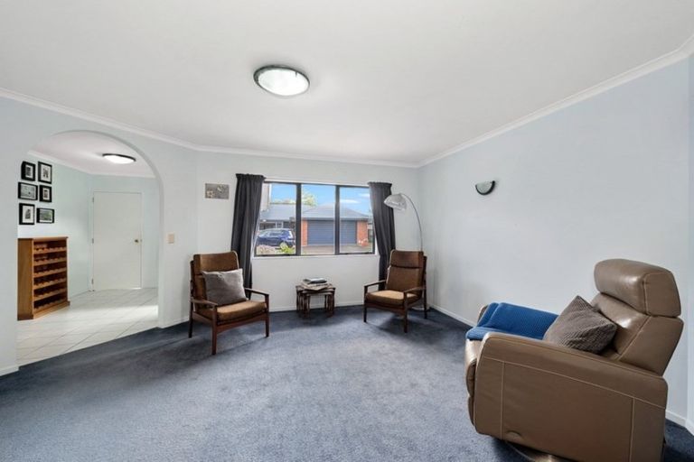 Photo of property in 21 Waiwherowhero Drive, St Andrews, Hamilton, 3200