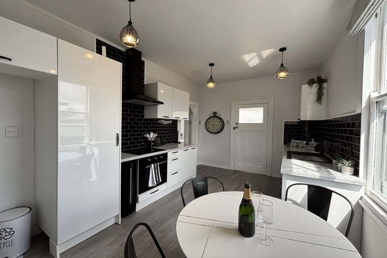 Photo of property in 10a Hereford Street, West End, Palmerston North, 4410