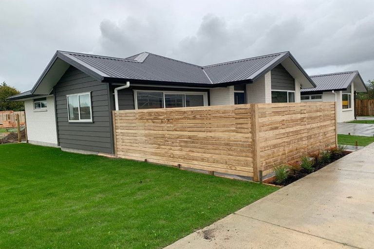 Photo of property in 4 Van Baarle Close, Carterton, 5713