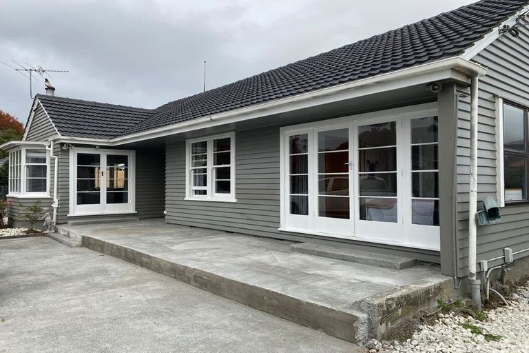 Photo of property in 7 Prossers Road, Saint Martins, Christchurch, 8022