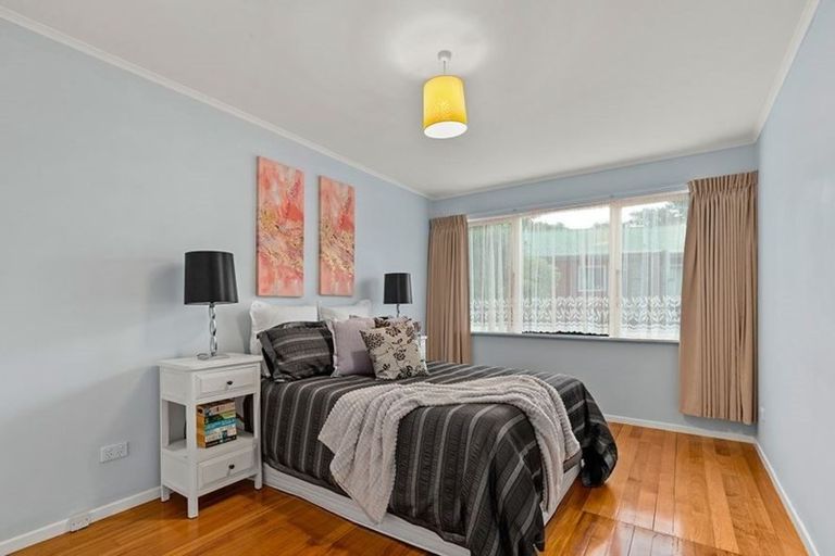 Photo of property in 13 Claverdon Drive, Massey, Auckland, 0614