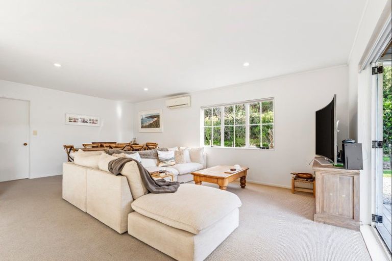 Photo of property in 242b Omaha Flats Road, Tawharanui Peninsula, 0986