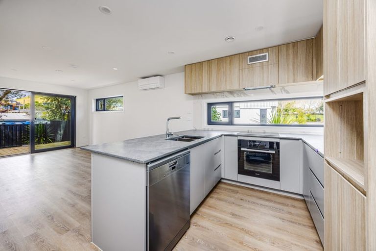 Photo of property in 3 Kaaramuramu Lane, Mangere Bridge, Auckland, 2022