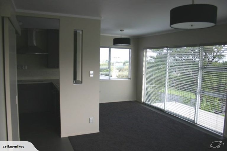 Photo of property in 1/22 Tui Glen Road, Birkenhead, Auckland, 0626