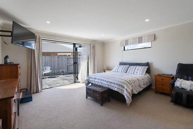 Photo of property in 42 Peter Hall Drive, Kelvin Grove, Palmerston North, 4414