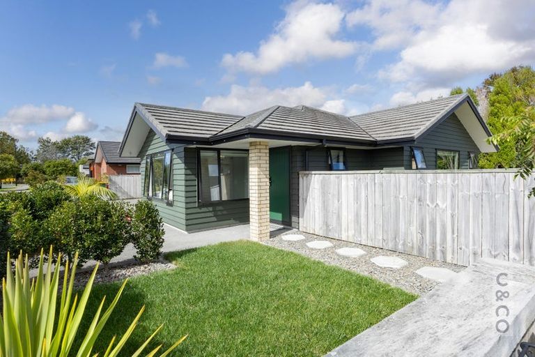 Photo of property in 28 Leebank Crescent, Riverhead, 0820