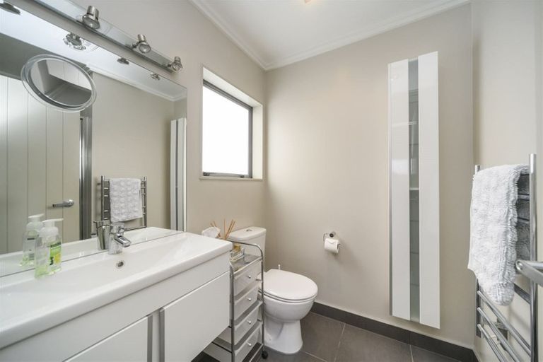 Photo of property in 25 Rosalie Terrace, Kelvin Grove, Palmerston North, 4414