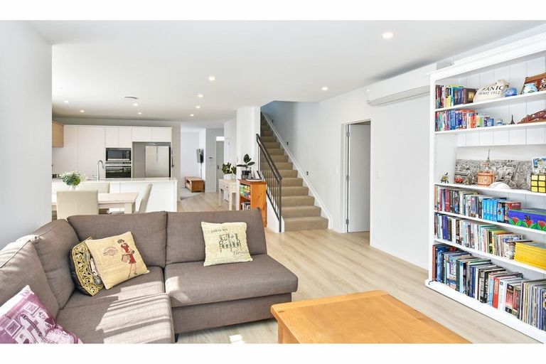 Photo of property in 7 Waituarua Drive, Takanini, 2112