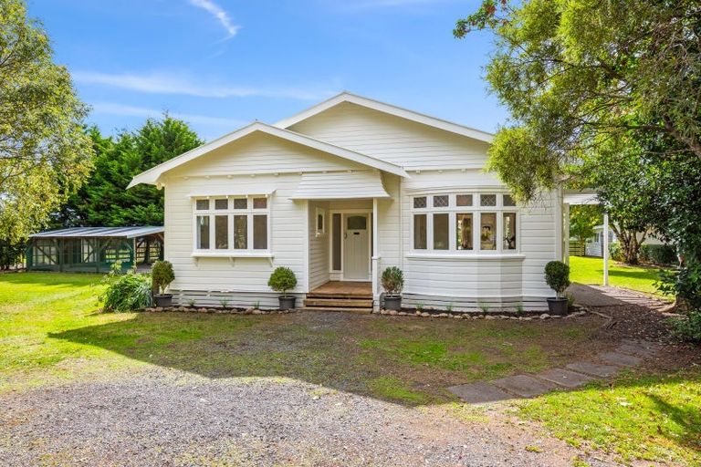 Photo of property in 435 Tararua Road, Levin, 5571