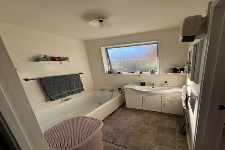 Photo of property in 2/74 Solomon Avenue, Redwood, Christchurch, 8051