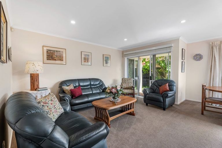 Photo of property in 31 Gillett Place, Botany Downs, Auckland, 2014
