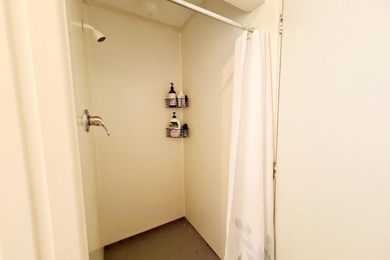 Photo of property in 5 City View Terrace, Birkenhead, Auckland, 0626