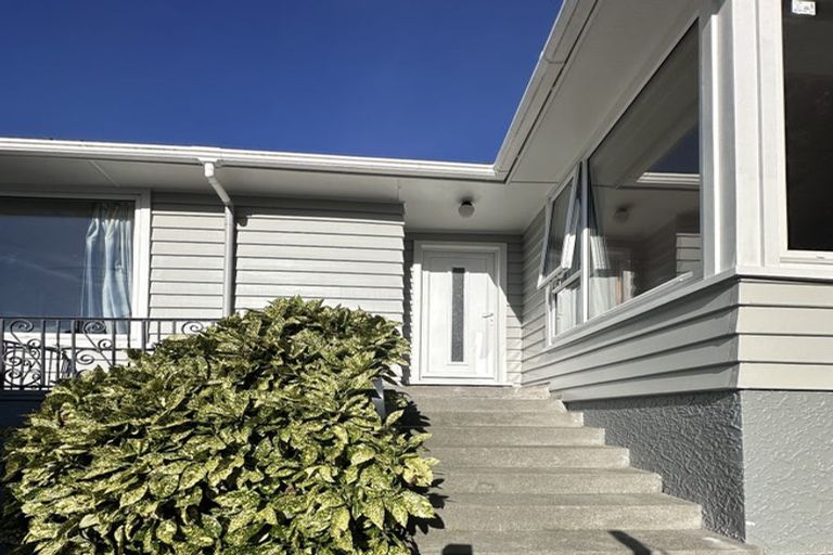 Photo of property in 24 Severn Street, Island Bay, Wellington, 6023