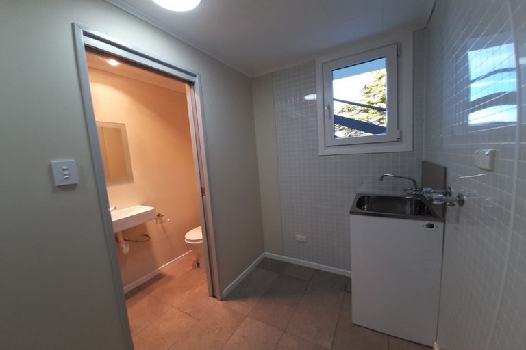 Photo of property in 6 Blandford Way, Newlands, Wellington, 6037