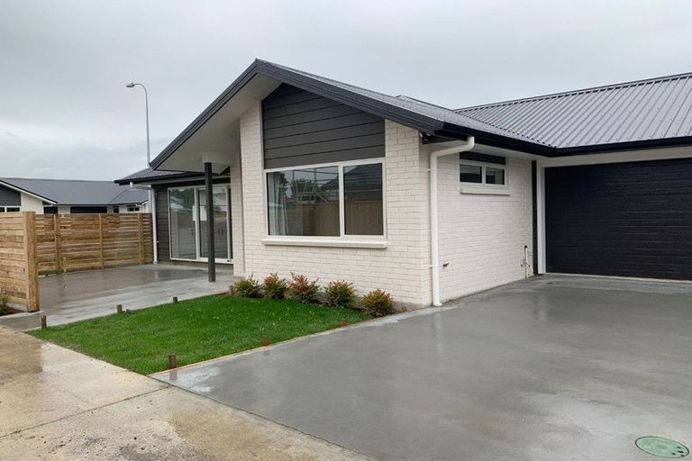 Photo of property in 4 Van Baarle Close, Carterton, 5713