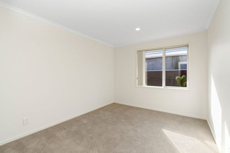 Photo of property in 4a Queenwood Road, Levin, 5510