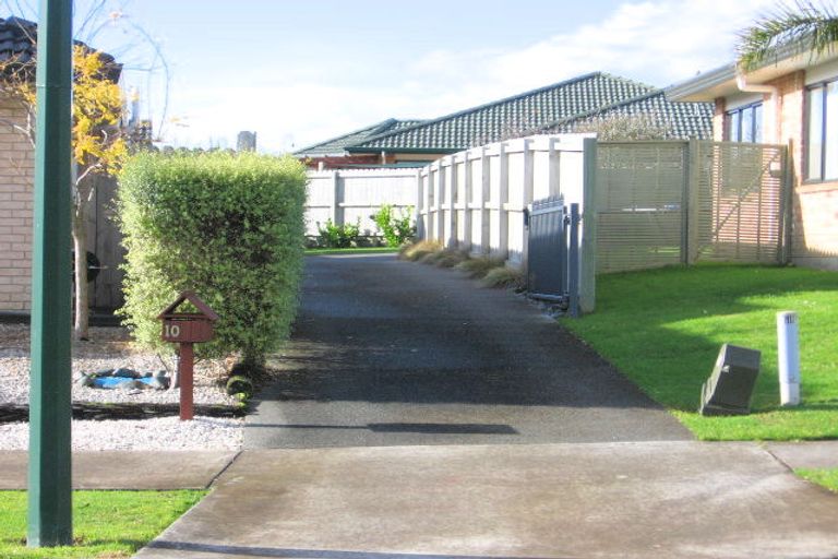 Photo of property in 10 Newinn Crescent, East Tamaki Heights, Auckland, 2016